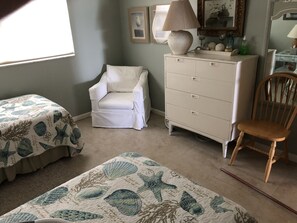 2 habitaciones, escritorio, tabla de planchar con plancha y wifi gratis