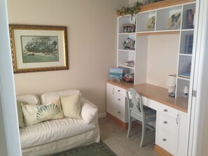 TV, offices - Beach Front Condo - Fifth Floor With Balcony (Indian Shores)