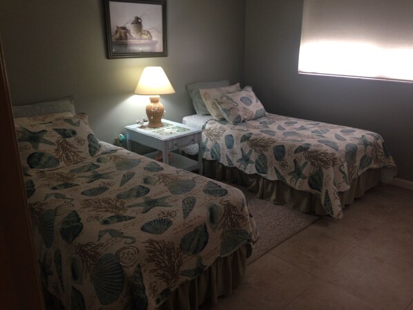 2 bedrooms, desk, iron/ironing board, free WiFi - Beach Front Condo - Fifth Floor With Balcony (Indian Shores)