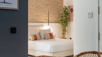 1 bedroom, iron/ironing board, internet, bed sheets