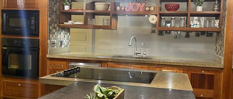 Fridge, oven, stovetop