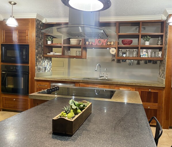 Fridge, oven, stovetop - Great Masters Rental - Sleeps 7 (North Augusta)