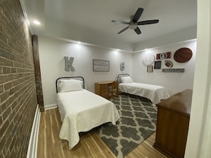 4 bedrooms, free WiFi, bed sheets - Great Masters Rental - Sleeps 7 (North Augusta)