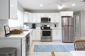 Fridge, microwave, oven, stovetop - Downtown Pool Home| Mins to Beach | Cabana service (Delray Beach)