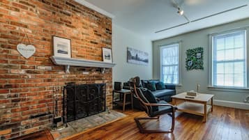 TV, Netflix, Hulu, streaming services