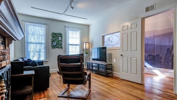 TV, Netflix, Hulu, streaming services