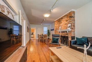 TV, Netflix, Hulu, streaming services