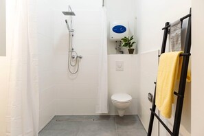 تجهيزات دش، مجففات شعر، مناشف