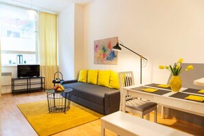 Een televisie en een kantoor