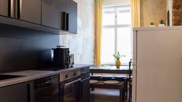 Kühlschrank, Ofen, Herdplatte, Geschirrspüler