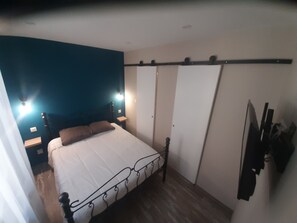 1 bedroom, iron/ironing board, WiFi, bed sheets - "Les IRIS" APT 106, T2 COSY, 30 m2, 1 bedroom with TV   (Bourg-Saint-Andéol)