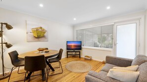 Smart TV - Dutchies on Thurlow - Modern two bedroom townhouse in Convenient location in Nelson Bay (Nelson Bay)