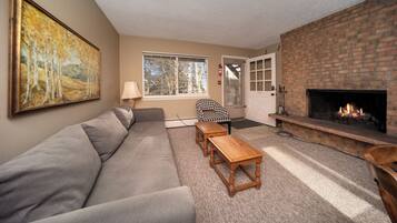 Televisie en een open haard