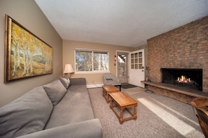 Televisie en een open haard