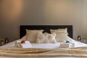 3 chambres, fer et planche à repasser, Wi-Fi, draps fournis