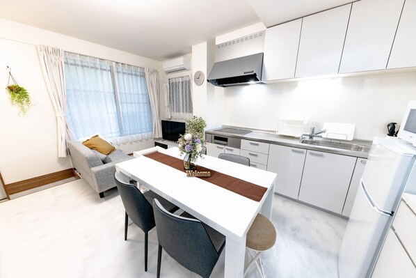 雪櫃、微波爐、爐具、廚房用具/餐具/器皿