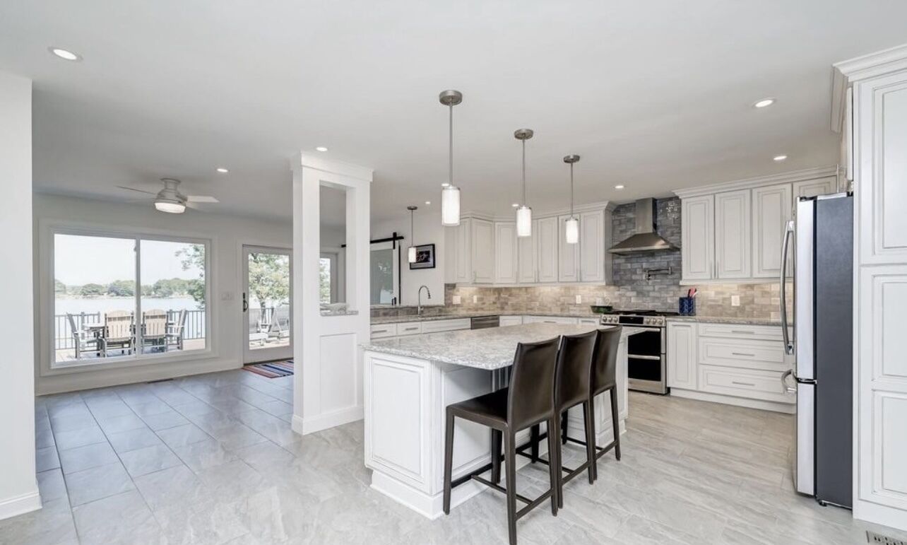 Chef’s dream kitchen. Gas stove, 2x oven, pot filler, coffee maker -cone filters