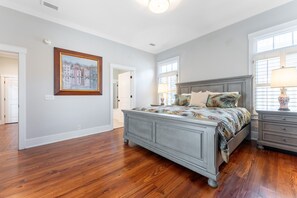 3 bedrooms, free WiFi, bed sheets - Screened Deck, Pet Friendly, 0.3 mi Walk to Beach! (St. Simons Island)