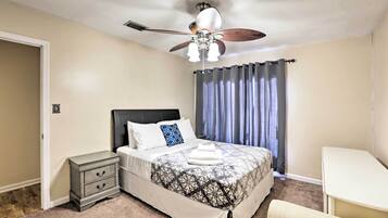 4 bedrooms, iron/ironing board, WiFi (free), bed sheets