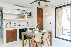 Apartamento Confort, 1 habitación, balcón, vistas al jardín | Servicio de comidas en la habitación