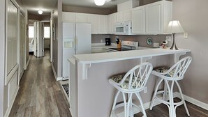 茶具/咖啡用具、冰箱、微波炉、烤箱