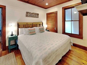5 bedrooms, iron/ironing board, free Internet, bed sheets