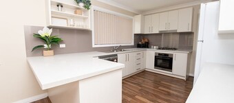 Phillip Villa - Modern & Fresh, Close to Town