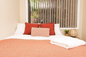 3 chambres, fer et planche à repasser, lit de bébé portatif, Wi-Fi