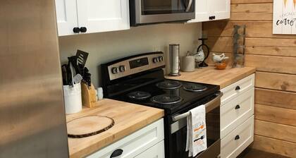 Creekside Modern Cabin Forest Escape in Ellijay