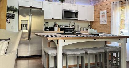 Creekside Modern Cabin Forest Escape in Ellijay