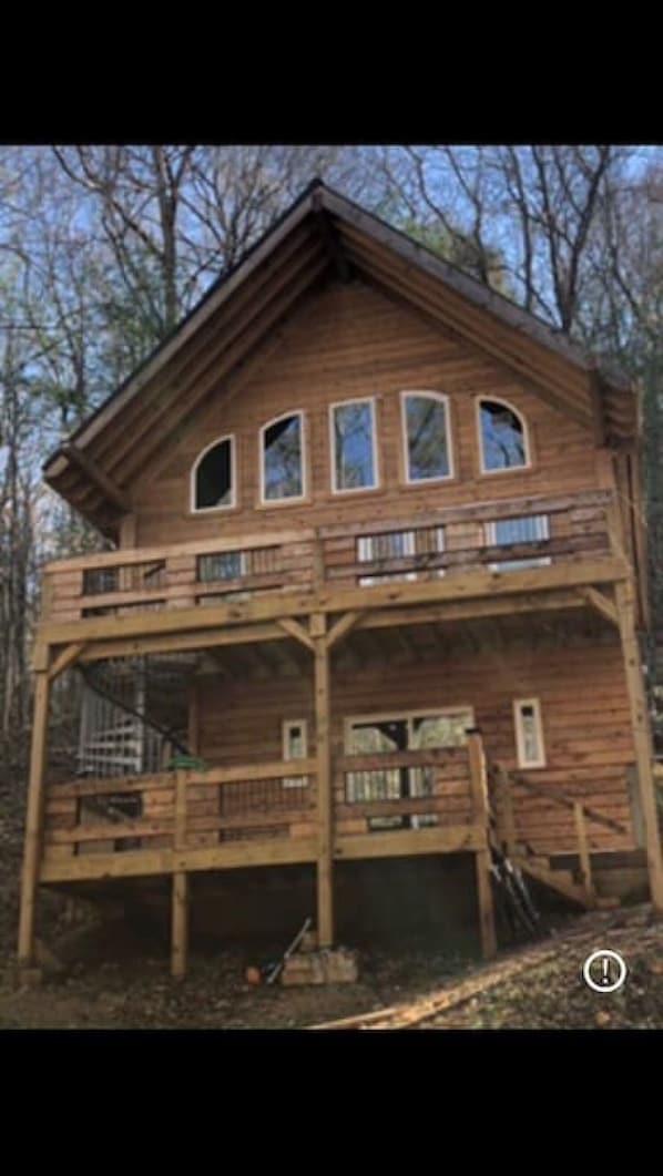 Exterior - New Modern Chalet Creekside 2 decks +privacy suite (Ellijay)