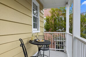 Outdoor dining - Primrose Home: Tradition with a Modern Twist (Charleston)