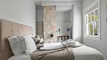 2 bedrooms, iron/ironing board, WiFi