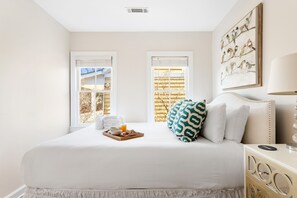 2 bedrooms, iron/ironing board, internet