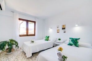 4 chambres, fer et planche à repasser, accès au Wi-Fi (inclus)