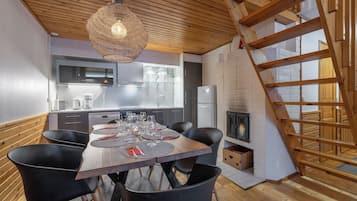 Comfort Apartment, Multiple Beds, Non Smoking, Sauna | Dining room