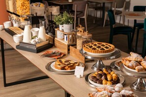 Frukostbuffé varje dag mot avgift