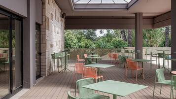 Bar junto a la alberca