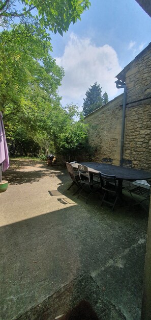 屋外ダイニングエリア