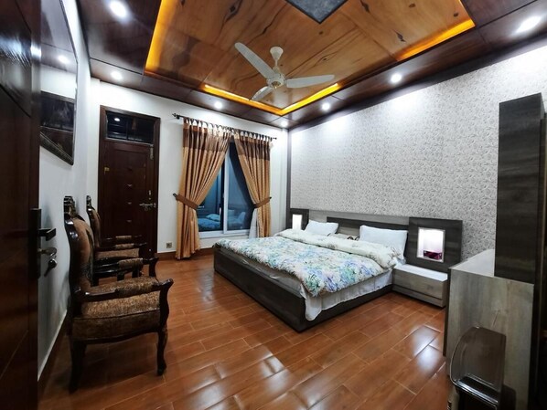Deluxe Double Room | Iron/ironing board, free WiFi - Roof Top Resort (Murree)