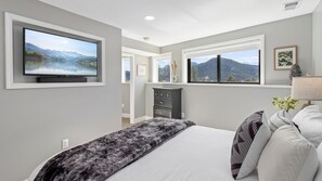 3 bedrooms, desk, free WiFi, bed sheets