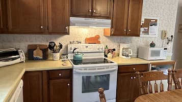 KylskÄp, mikrovÄgsugn, ugn och spishÀll