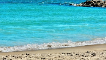 Beach nearby, sun-loungers, beach towels