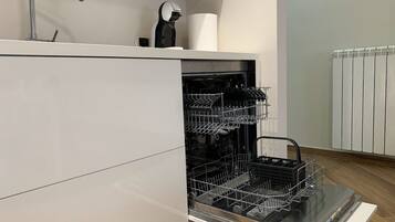 KĂŒhlschrank, Mikrowelle, Ofen, Herdplatte