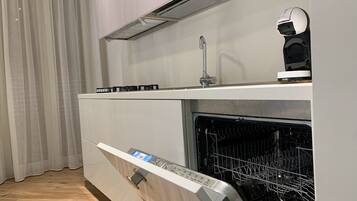 KĂŒhlschrank, Mikrowelle, Ofen, Herdplatte