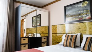 3 chambres, fer et planche à repasser, Wi-Fi gratuit, draps fournis