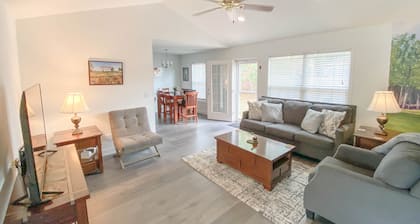 Pinehurst FORE-Bedroom Ranch with Golf Garage & Fenced Large Yard