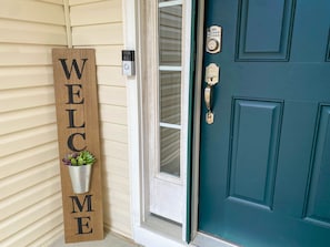 Exterior detail - Pinehurst FORE-Bedroom Ranch with Golf Garage & Fenced Large Yard (Aberdeen)