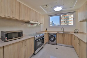 2 quartos, ferros/tábuas de passar roupa