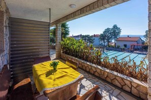 屋外ダイニングエリア